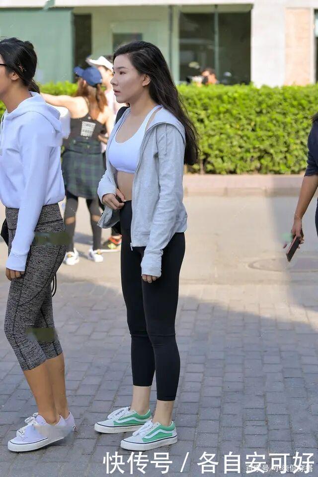 修饰身形|即使有“腿粗”,也不能甩掉打底裤,这样才能让自己大展身手!