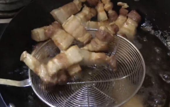 红烧肉怎么做最香?大厨透露:多做1步,软糯又够味,特别好吃