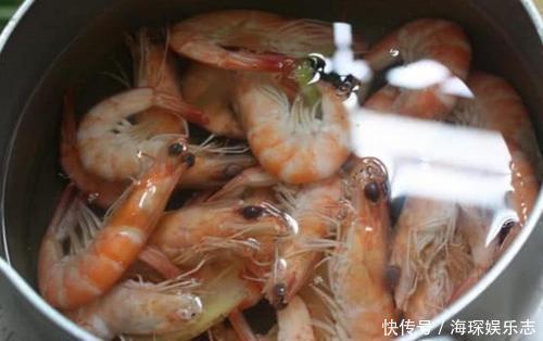 搞错|煮虾时,用冷水还是热水原来一直都搞错了,难怪肉老腥味重!