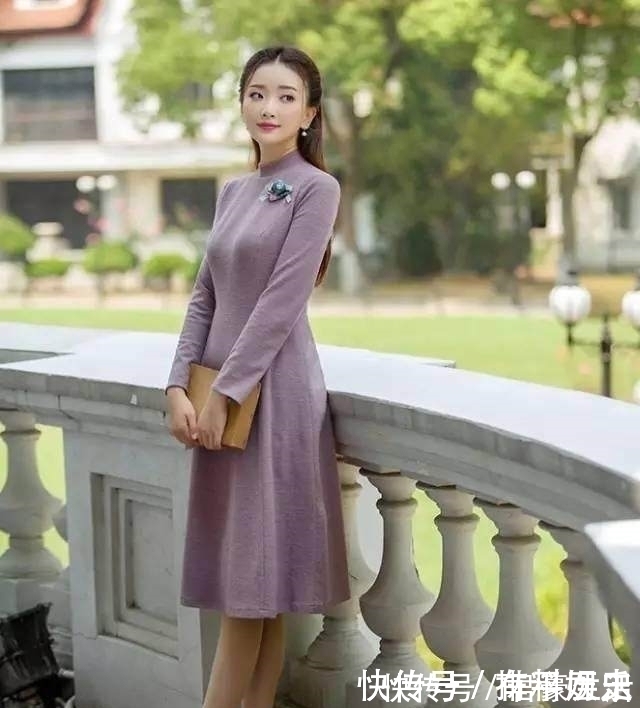 连衣裙|一条裸紫色的连衣裙,美女简直不要太性感!