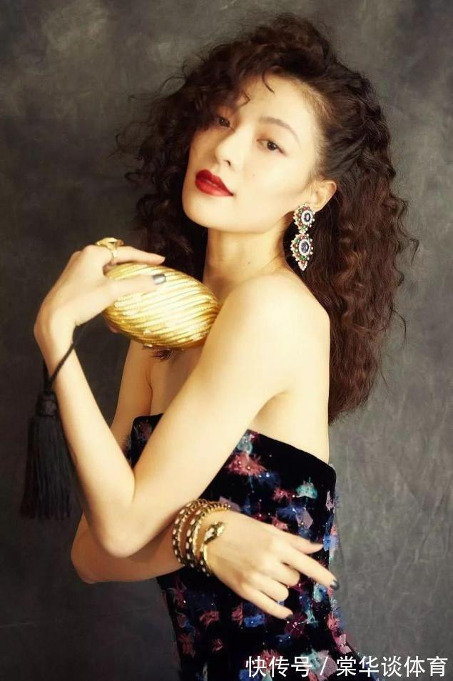 女人|45岁左右的女人,过年别再烫“大妈卷”!试试这3款发型,好看