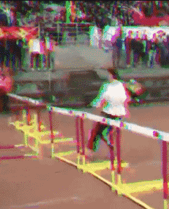 |搞笑GIF:我就想知道门口那两位在干什么