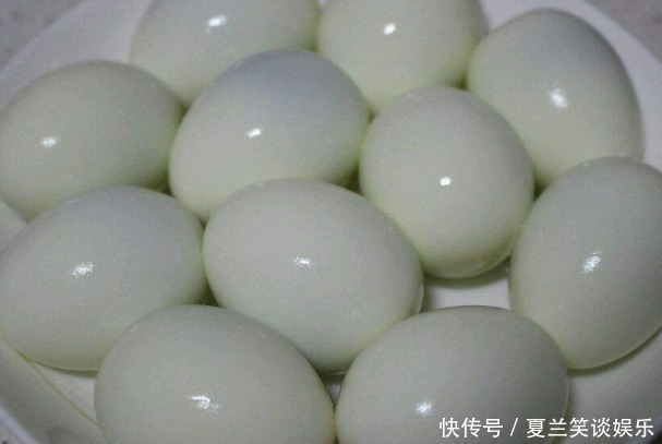 蛋壳|煮鸡蛋不能只放水,加点“它”,鸡蛋鲜嫩好吃,更好剥壳