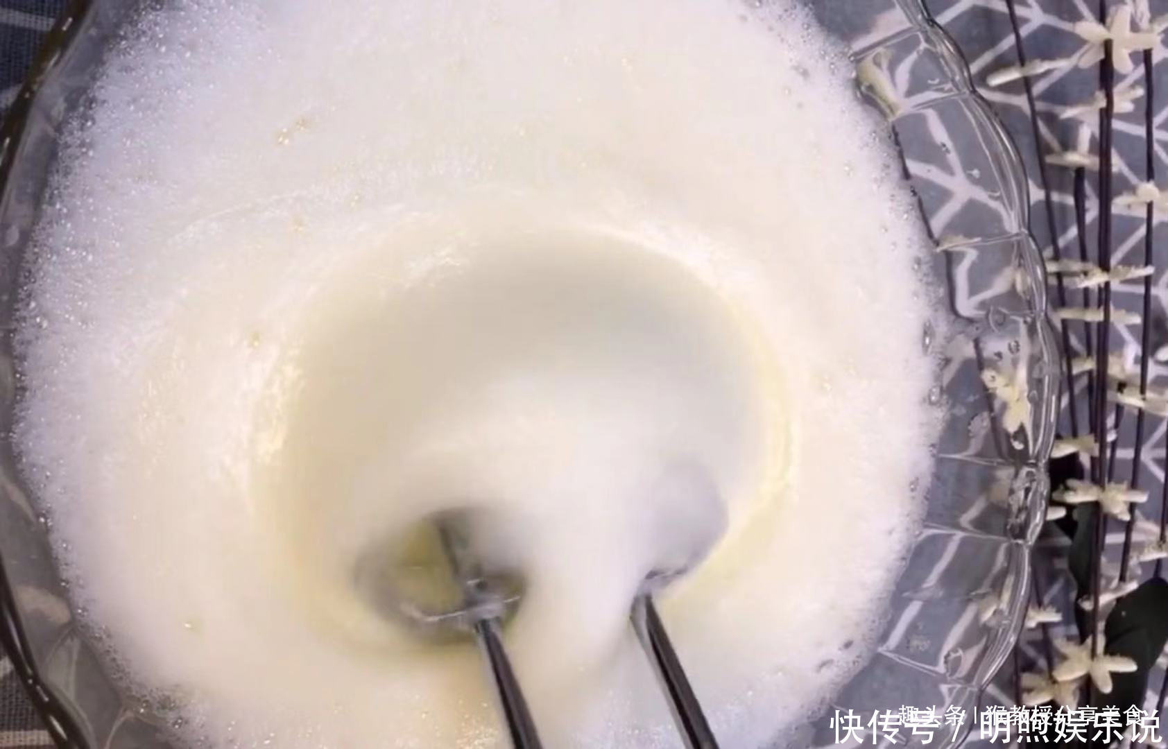 好吃|1碗小米2个鸡蛋,教你做蒸的营养早餐,健脾和胃比面包好吃还营养