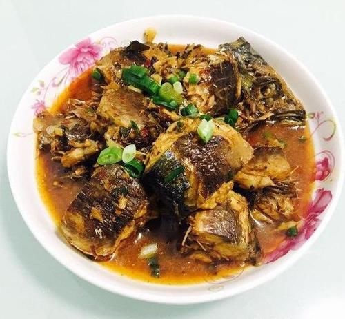  美食推荐：西葫芦炒鸡蛋，红烧马鲛鱼，青椒炒腊肉的做法