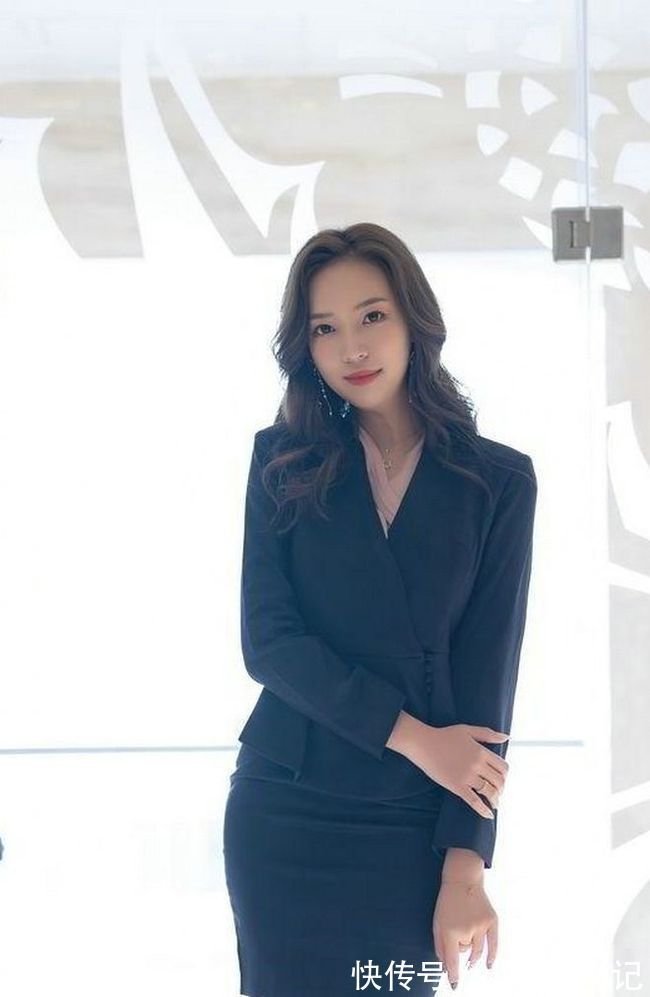 优雅|西装套装裙呈现女性的职业感,同时也充满着帅气效果,干练又优雅
