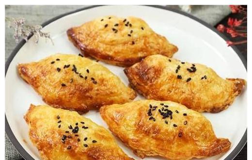 芒果新吃法，包好烤一下，大家都抢着吃，做一盘还不够吃！超懒人