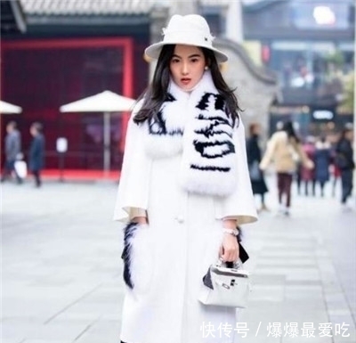 赏心悦目|街拍羞涩可人的小姐姐,秀出青春活力范,令人赏心悦目