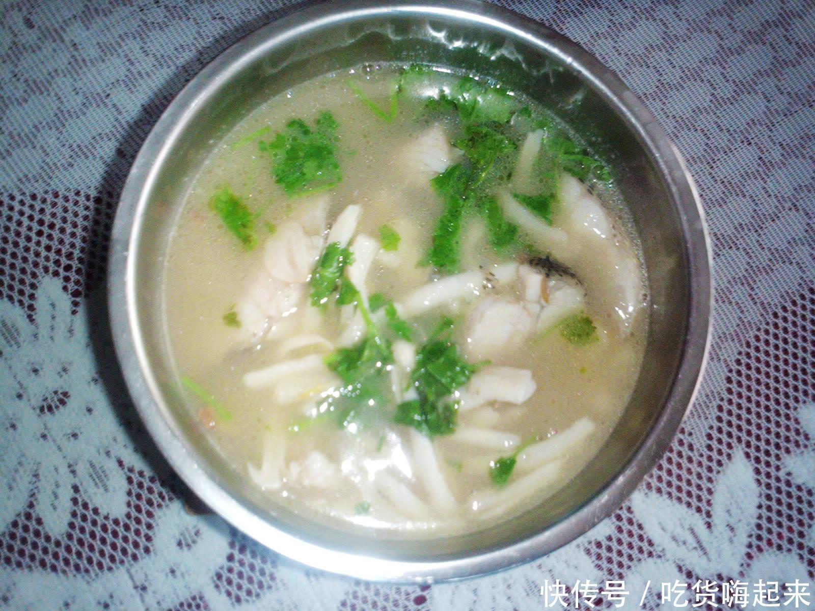 家里人就喜欢这么吃鲈鱼,鲜嫩可口又营养丰富,吃一次就忘不了