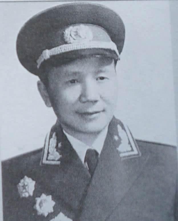 纵队|东北野战军第十二纵队,三位师长是谁,有一位比纵队司令军衔还高