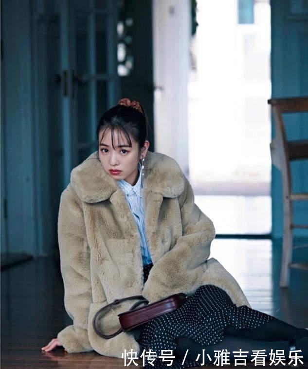 优雅|大衣下面不一定要搭裤子,今年流行“大衣+半身裙”,优雅显高级