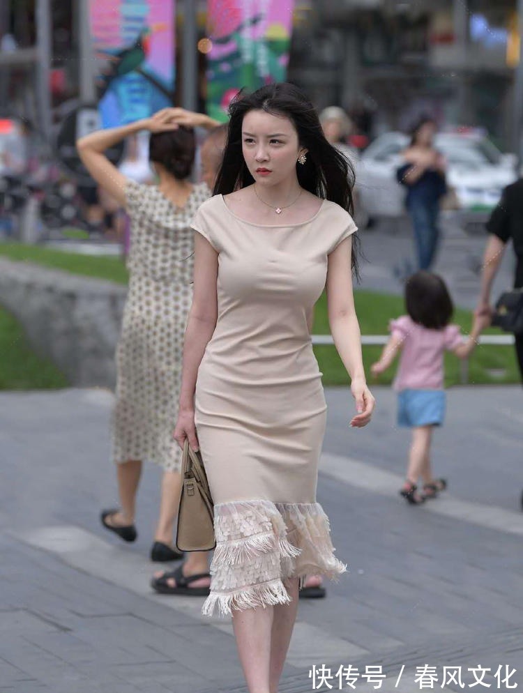 竹筐 编的“竹筐”高跟鞋,美女如此抠门,挣的钱给谁花