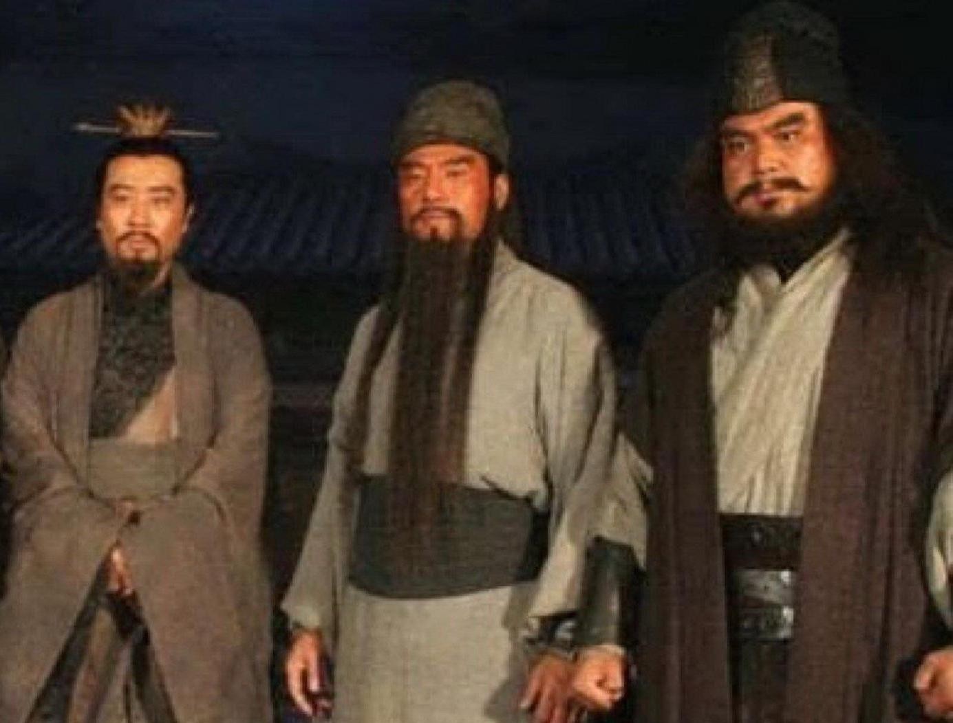 为啥|三个人打吕布,可以说已经很不要脸了,为啥还称三英战吕布