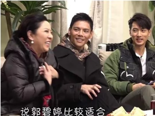 向佐郭碧婷牵手