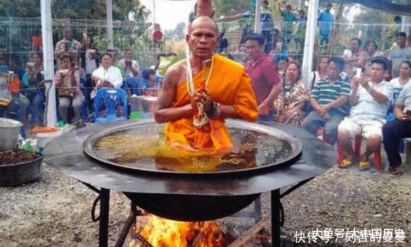 泰国高僧能在“油锅”里打坐得知真相后，中国游客佩服泰国智慧！