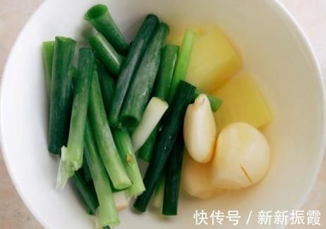 黄花鱼新吃法，煎一煎焖一焖，肉烂骨酥入味好吃，5元就能做一盘