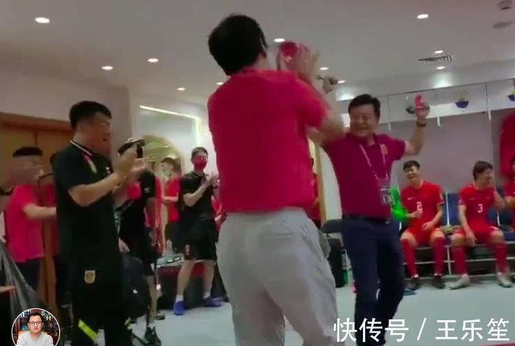 世界杯赛|陈戌源疯狂跳舞庆40强出线!1-3后沉默12小时,下令国足包机回国