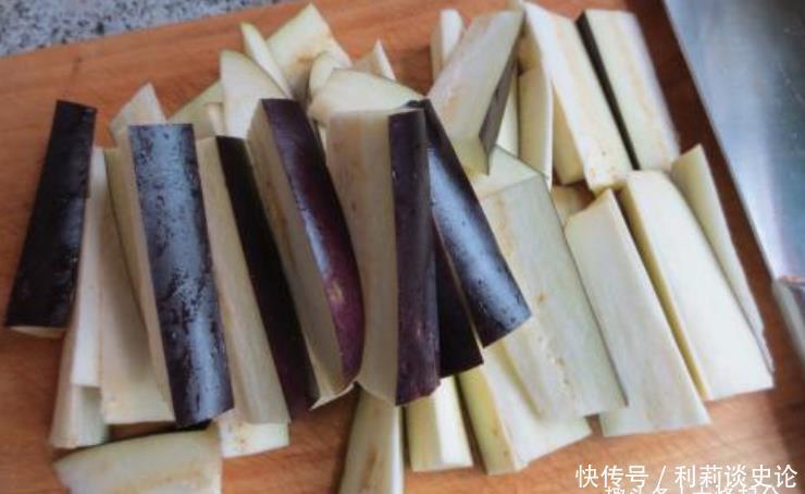 茄子|炒茄子时，不要着急下锅炒，教您一招，茄子炒好不发黑，不油腻