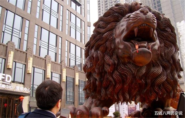 “巨型雄狮”根雕长15米,要价千万,这件艺术品能否顺利卖出