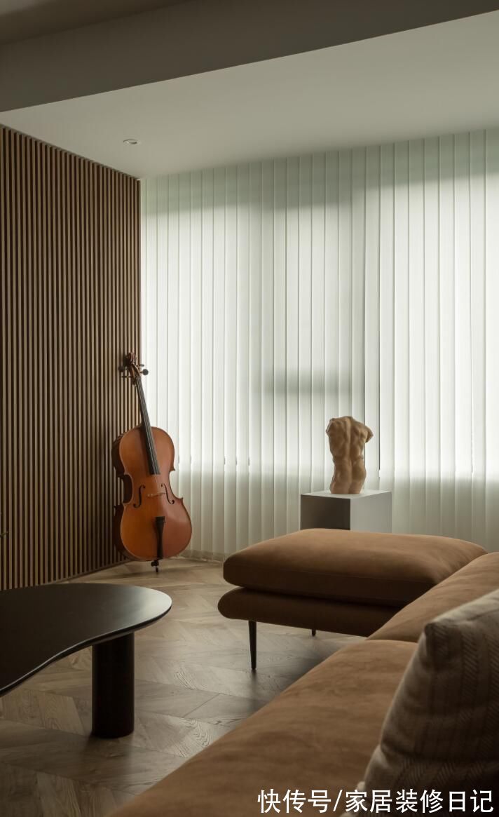 主卧|全屋重新打满柜子,柜门当墙饰,精装“教科书式”改造透着高级感