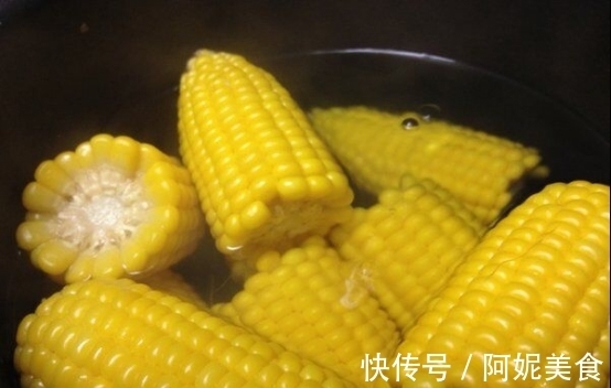 做水煮玉米，不要直接下锅！多加这一步，玉米鲜嫩多汁更香甜