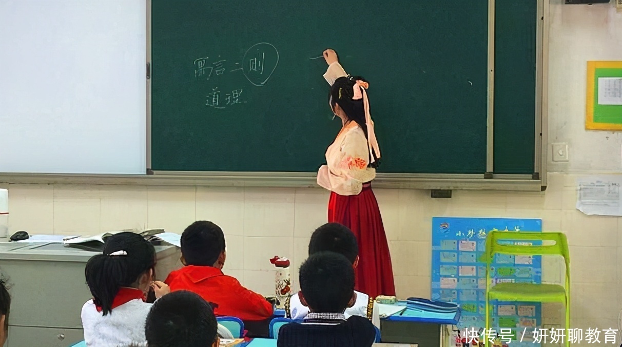爆笑|各学科老师穿汉服上课,语文老师最仙气,历史老师引发爆笑
