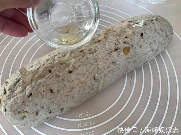 坚果|这才是真正的黑面包，超多的杂粮坚果，无黄油不揉膜，又香又顶饿