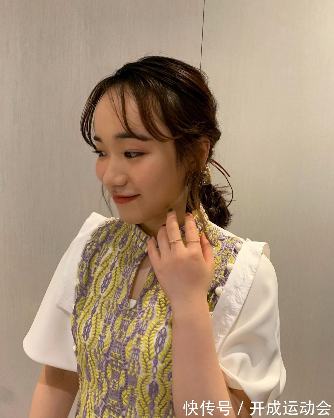 伊藤美诚|伊藤美诚新造型亮相,女王级高跟鞋:狂学中文,渴望战盛中国国乒