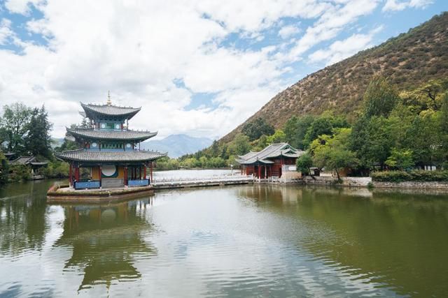 玉龙十三峰|丽江这个景区人少景色美，不收门票成为了丽江绝景