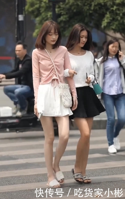 皮肤|美女太“年轻”了,和女神穿闺蜜装,腿像10年没洗一样,佩服!