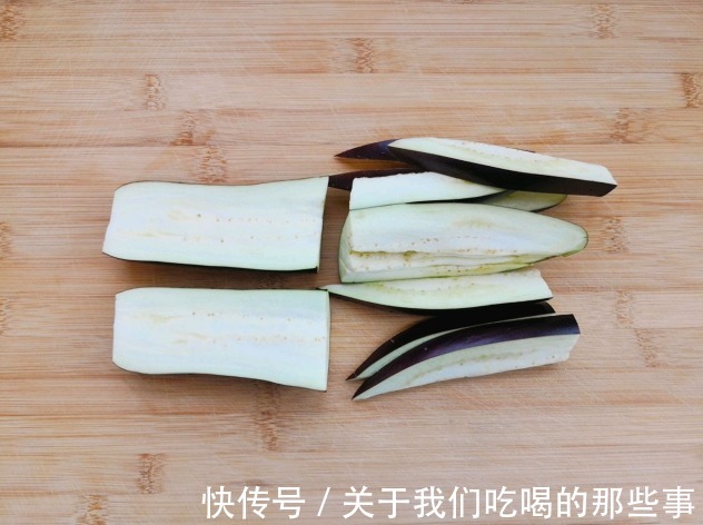 柠檬汁|做蒸茄子,切开后不要直接蒸,学会1招,茄子不变色,好看又好吃
