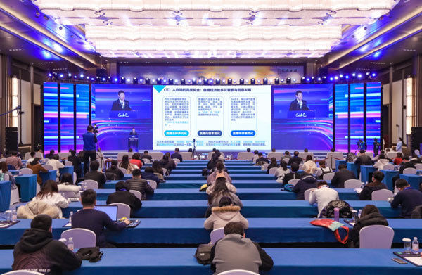 新区管委|直播经济论坛：风口之上探路“直播经济”新发展