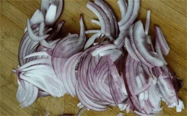 浇水|养花就怕“生虫子”,平时浇水加点“它”,杀菌灭虫,放心养花