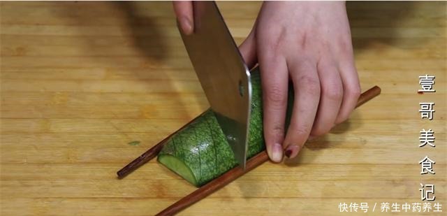 萝卜别再炖了,大厨教你最过瘾的吃法,比肉还香,开胃下饭又解腻