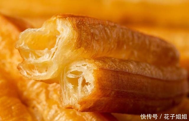 炸油条|冬天吃早餐,别再去外面买了,教你这样炸油条,外酥里软超好吃