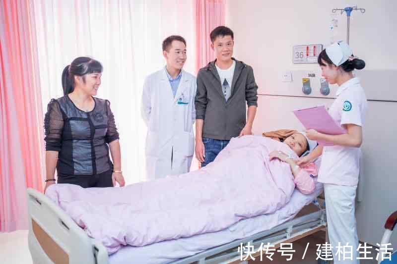 宝妈|顺产有多难?产妇现场直播分娩过程,网友:隔着屏幕都感觉到疼!