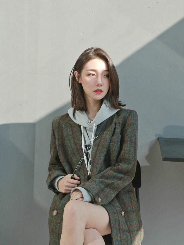 穿搭|立秋后,用西服搭配裙子时髦又显气质,小个子的女生都爱了