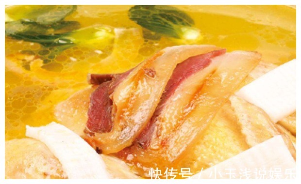 母鸡|美味又滋补的营养鸡汤,到底是选老母鸡还是嫩鸡煲呢,秘诀在这!