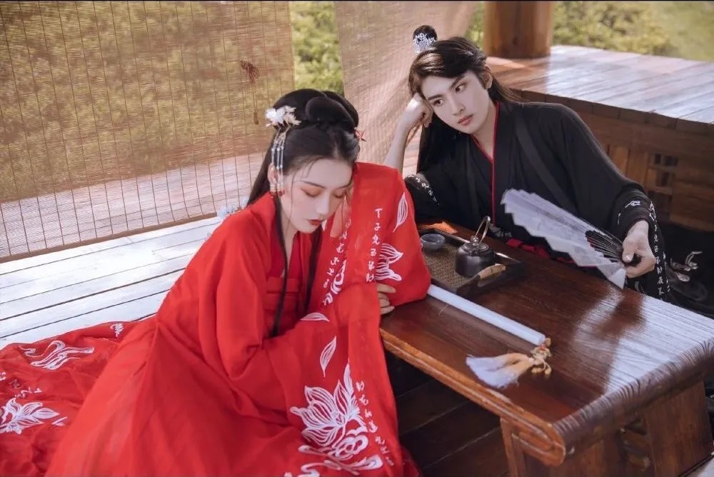 莲花&欧阳修写下一首云雨词,既含蓄又大胆,虽极力克制,却香艳了千年