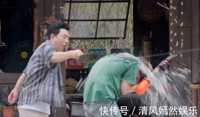 黄渤|张艺兴录制节目受欺负被黄磊追着打，被黄渤泼水，头发全湿透！
