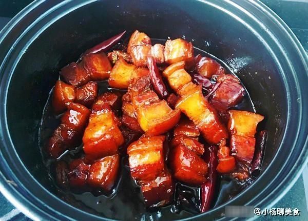 五花肉|为什么饭店做的红烧肉，肥而不腻，软糯入味？秘诀就在这里