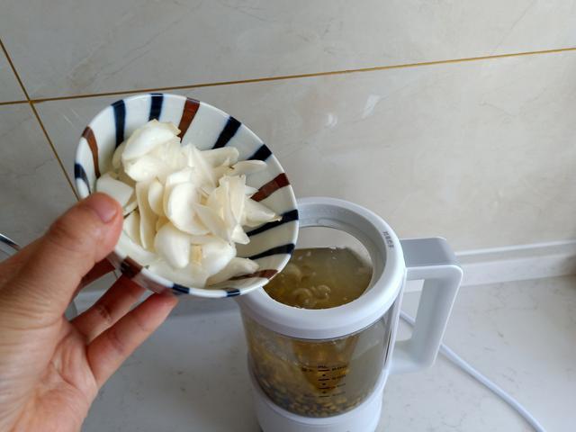 养生壶|厉害了！1把绿豆1颗百合煮一煮，解除了很多人的烦恼，便宜又管用