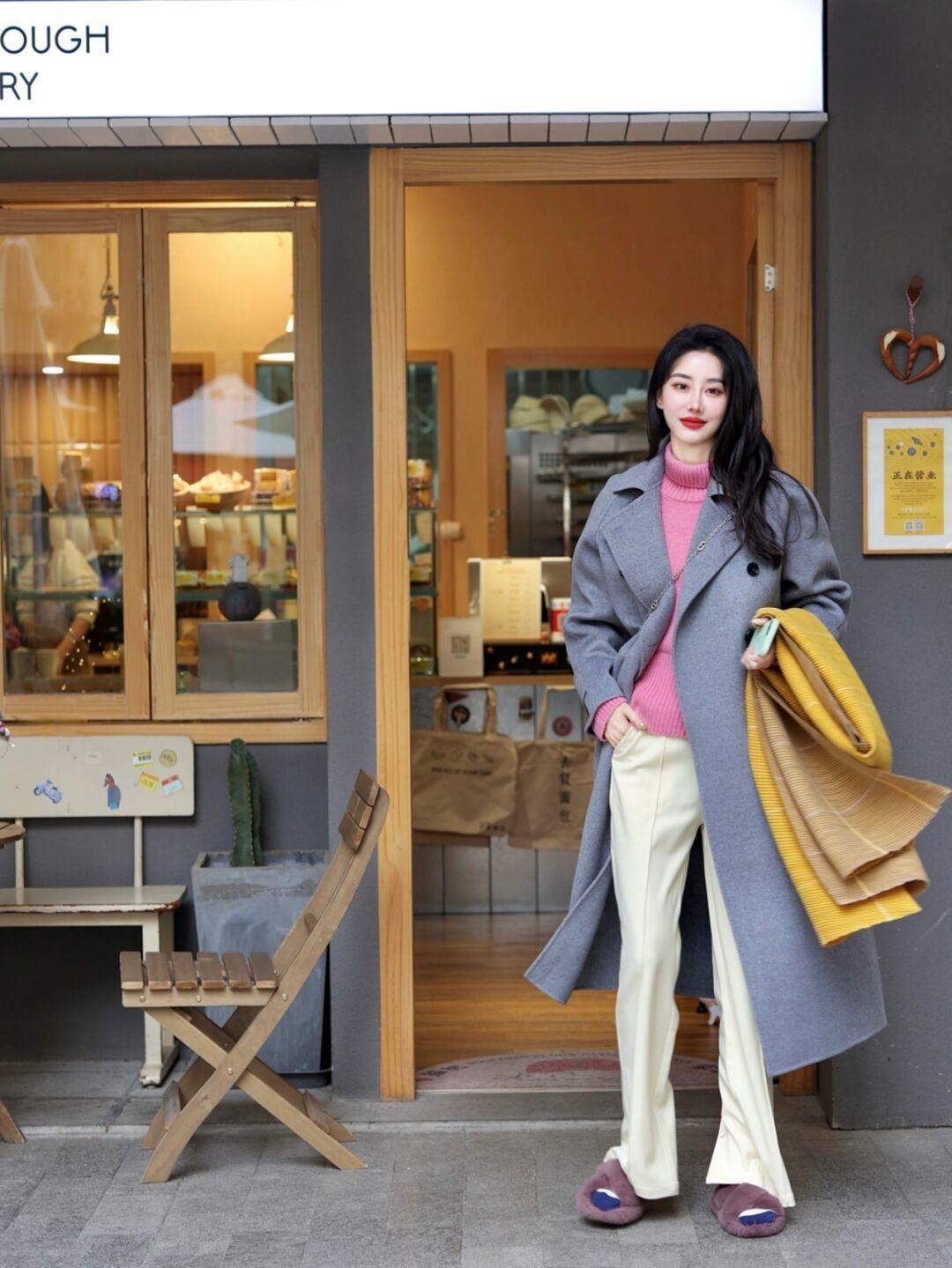 毛呢|冬天想要穿出高级感?一定要试一试灰色和粉色的搭配,高级又时尚!