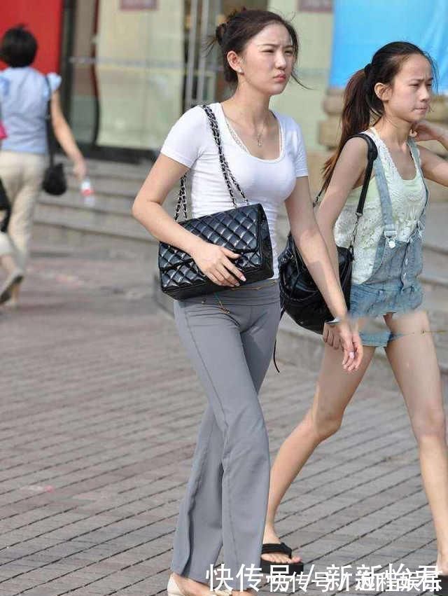 街拍|街拍性感可爱紧身打底裤女人，走在街上回头率十足的美女