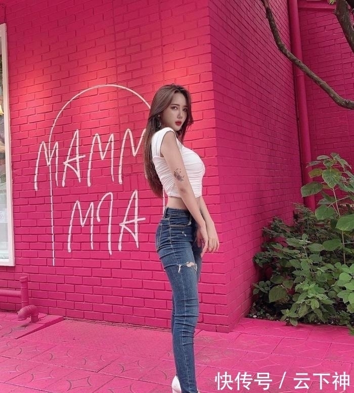 看不腻的牛仔裤,让小姐姐们变身时尚“性感女神”