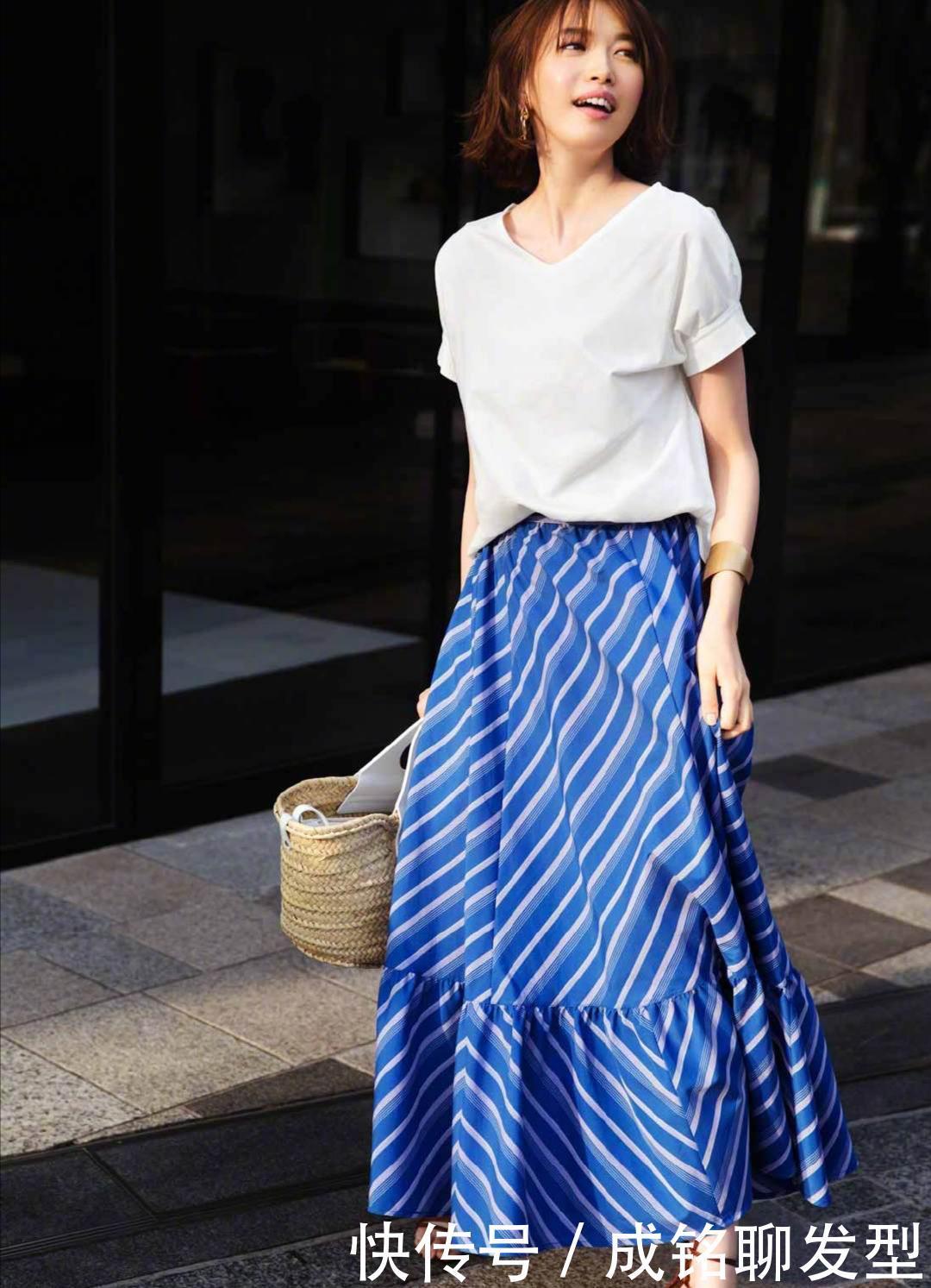 纯白色|这才是气质女人最爱的夏日打扮,“T恤+半裙”搭配法,优雅又时髦