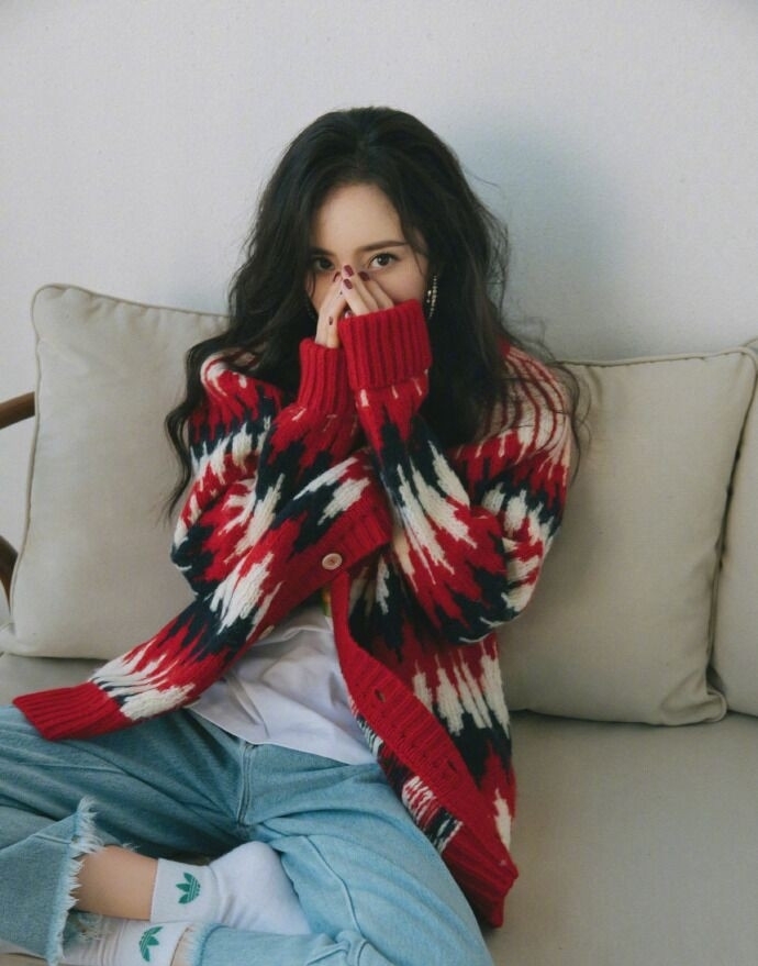 今年很流行“奶奶衫”,看似显老,穿上却很减龄,百搭不挑人