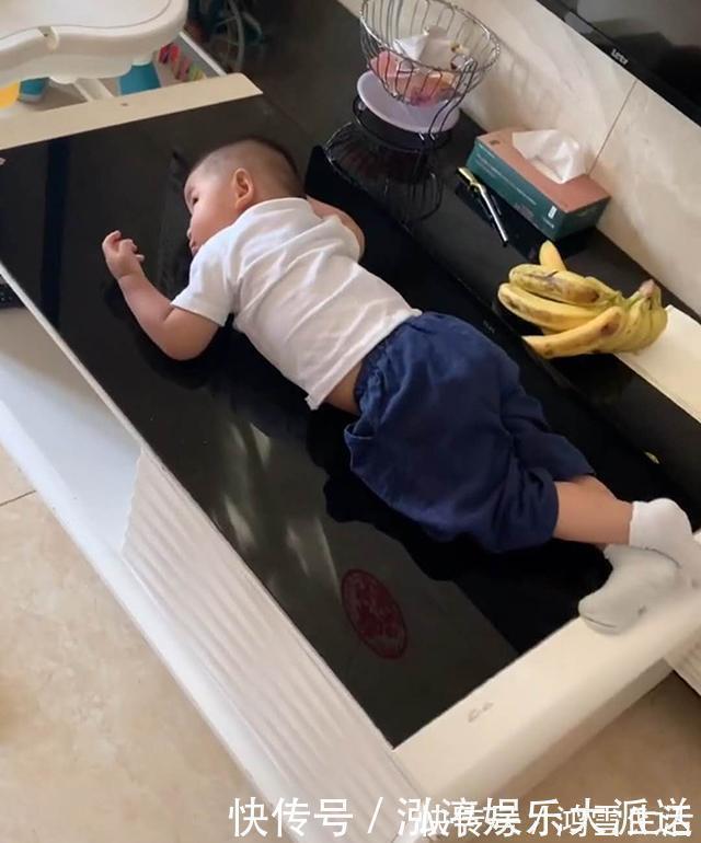 哥哥|哥哥开学7天,弟弟“颓废”度日,网友:没人抢的玩具突然不香了