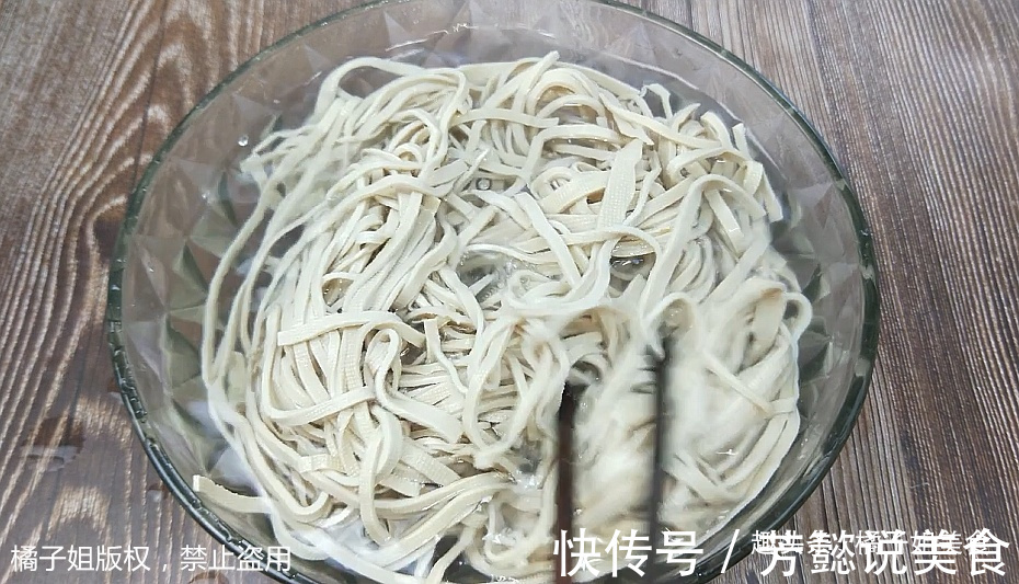 豆腐皮想要好吃有秘诀，用这个方法一做，好吃解腻，真的美味极了