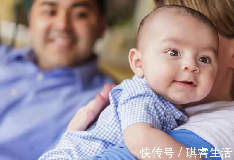 宝妈|宝宝打嗝不止怎么办?这4个小妙招,你肯定用得上!